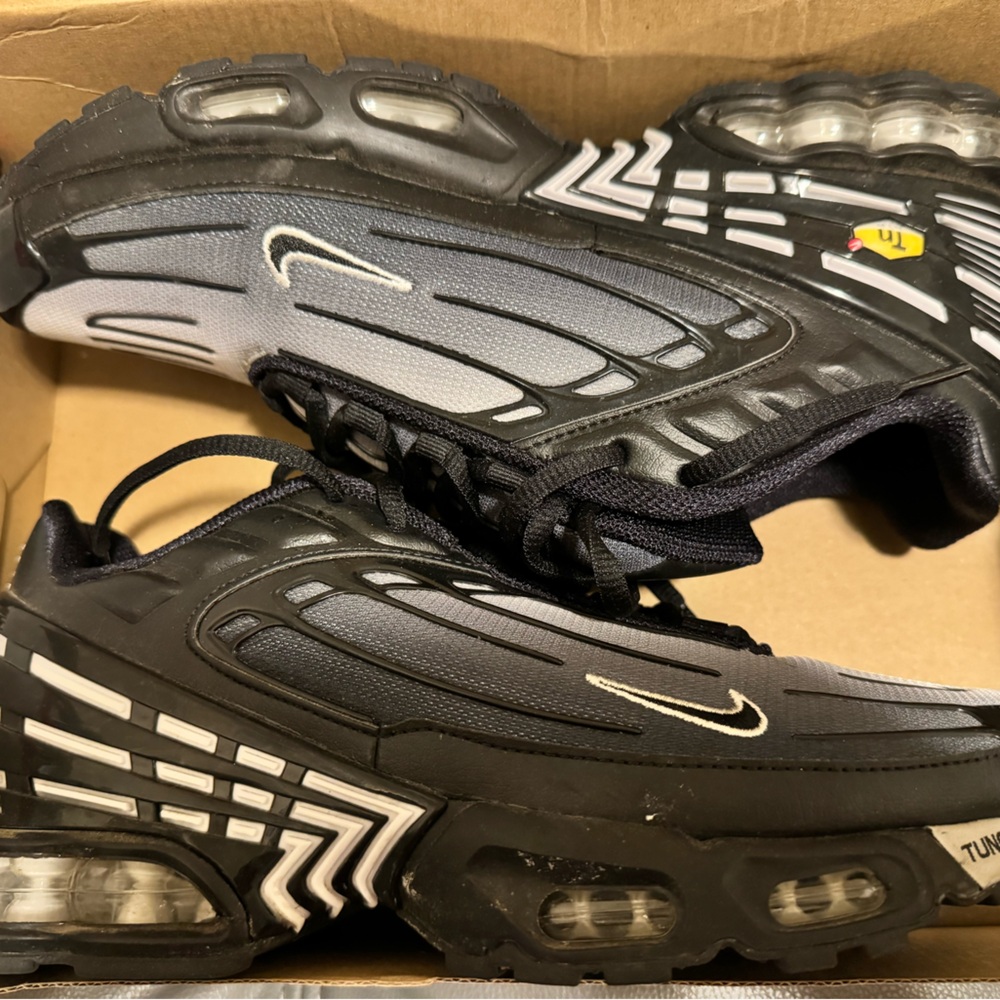 NIKE AIR MAX PLUS III size 9